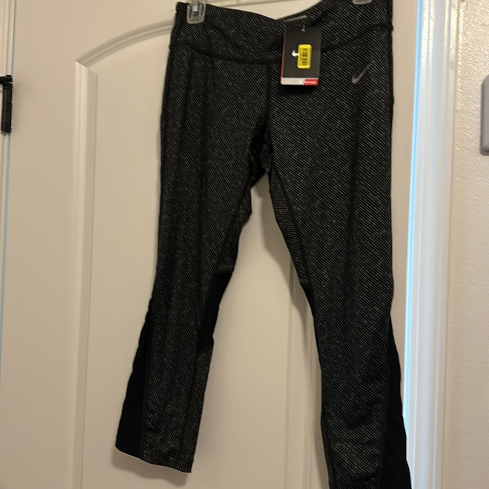 NWT Nike Cropped workout pants
